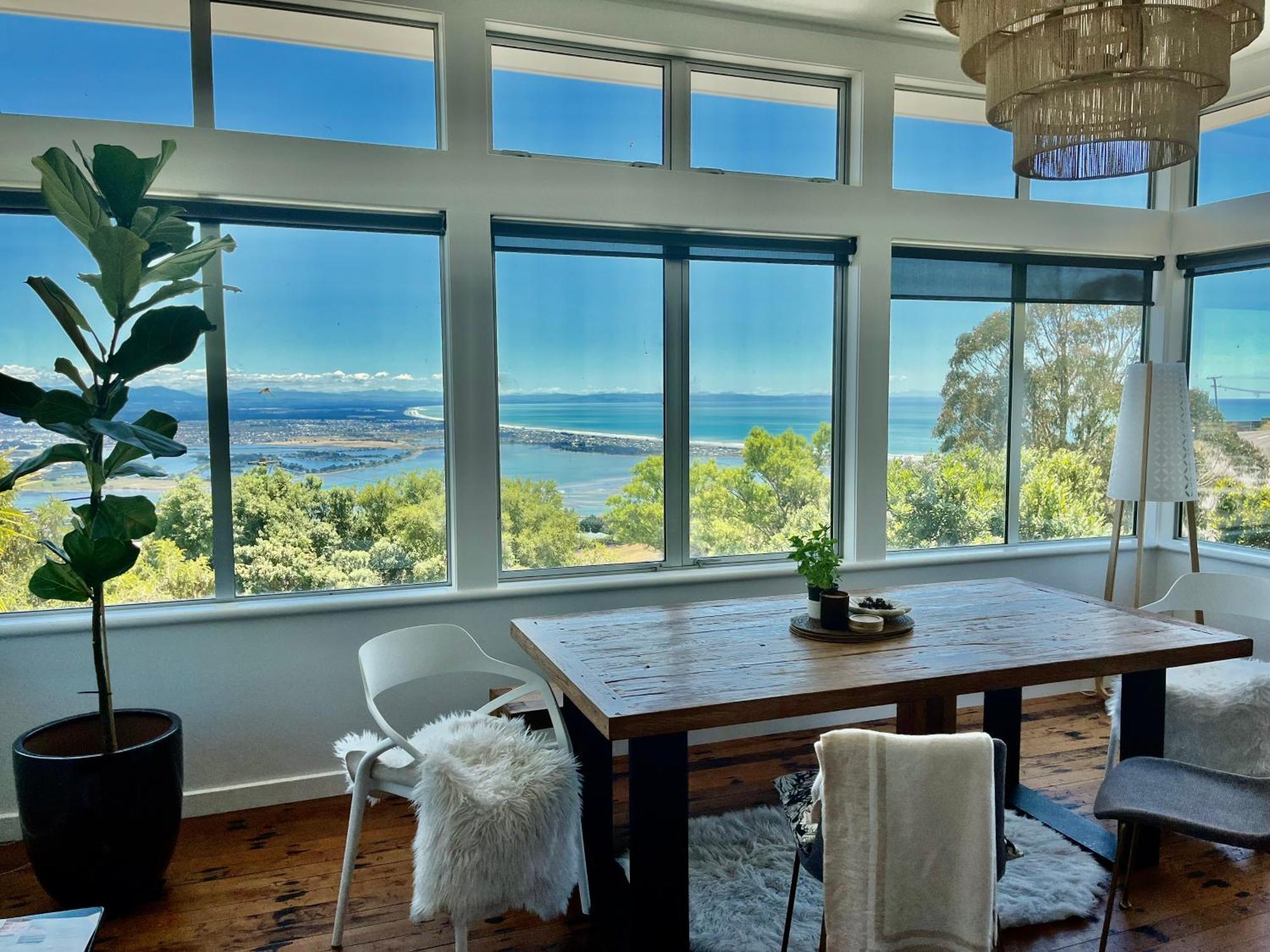 The Lighthouse - Free Breakfast And Stunning Views Acomodação com café da manhã Christchurch Exterior foto